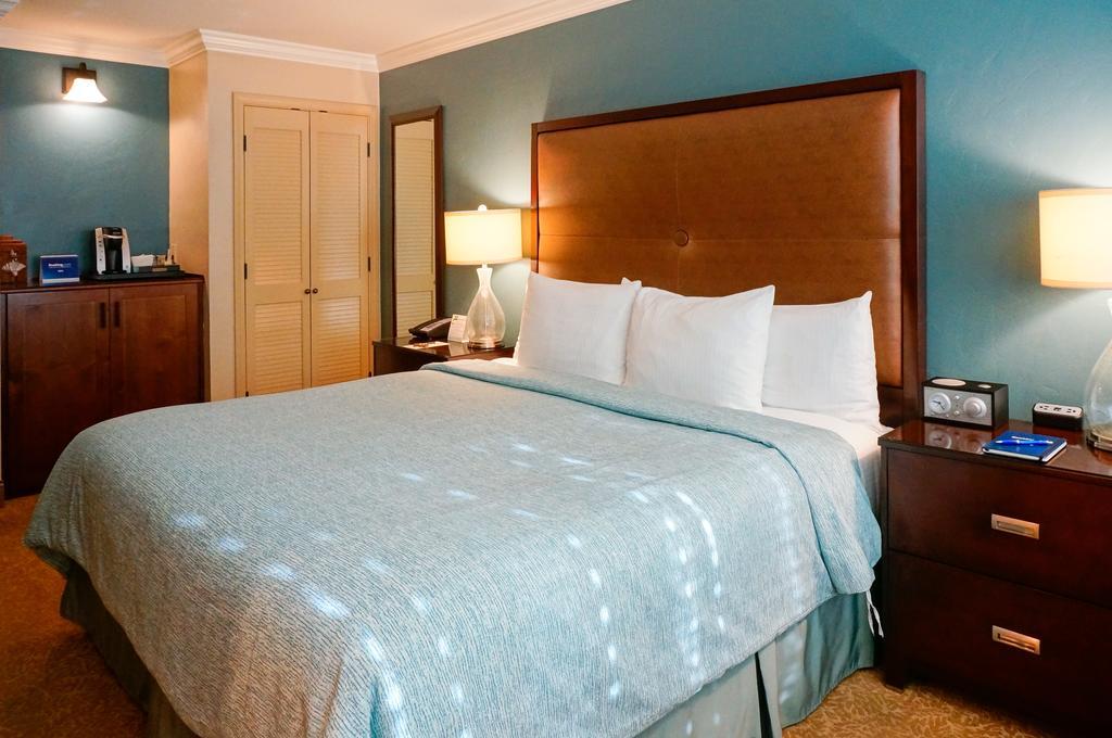 Blue Dolphin Inn Камбрія Номер фото