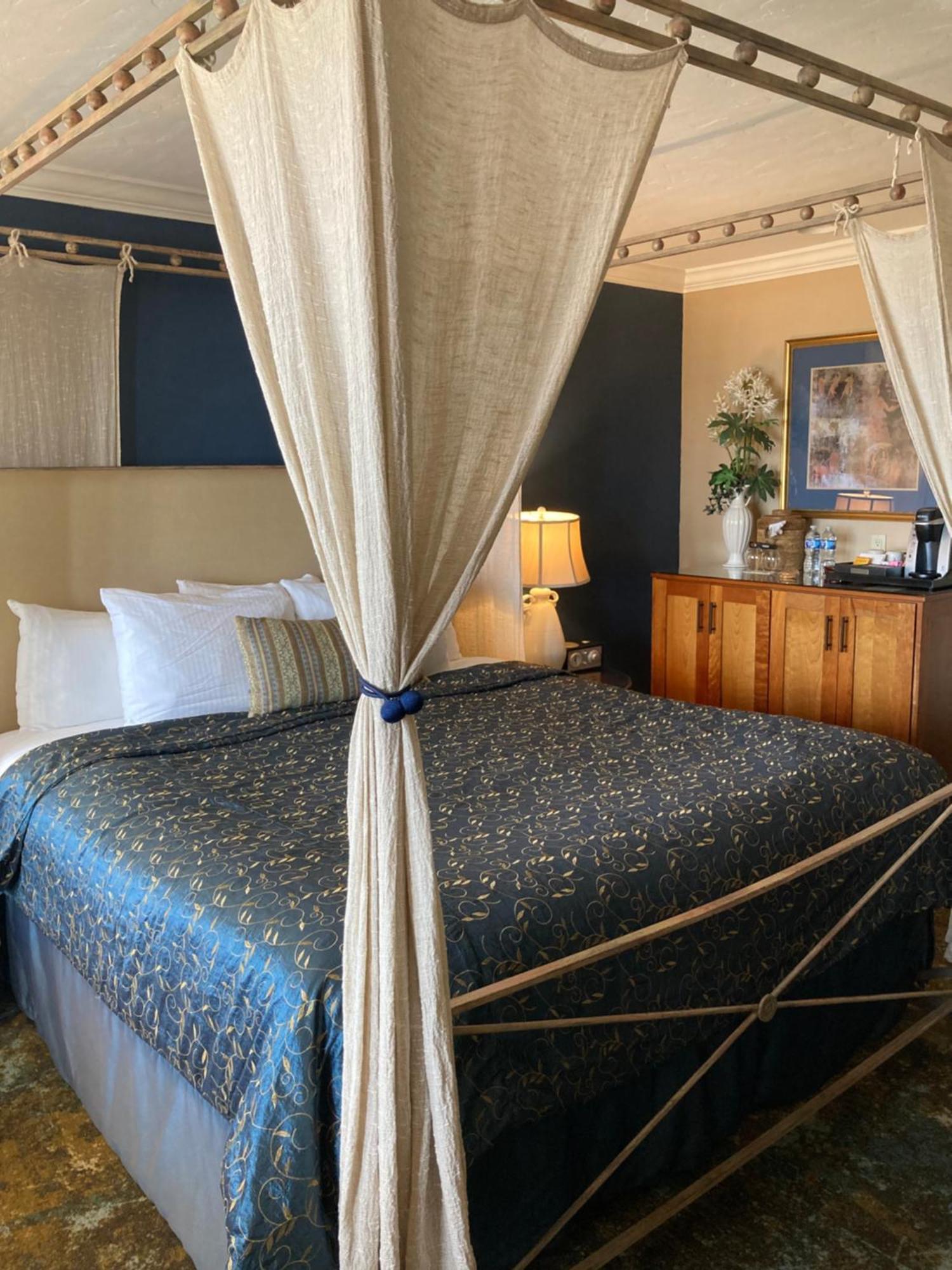 Blue Dolphin Inn Камбрія Екстер'єр фото