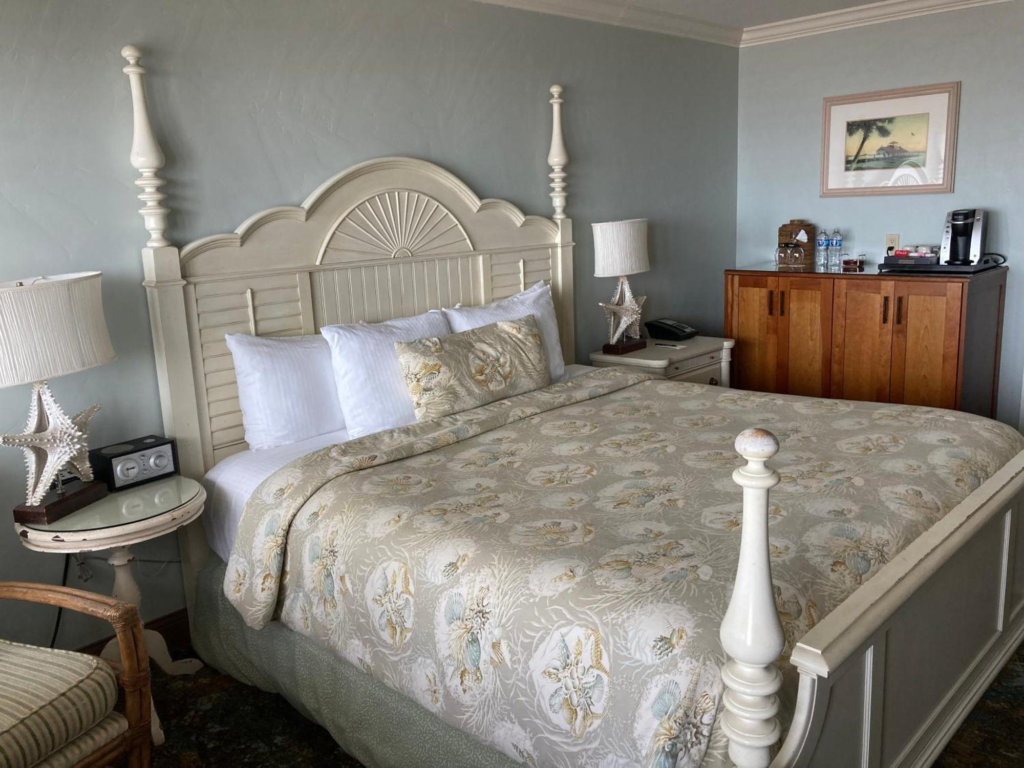 Blue Dolphin Inn Камбрія Екстер'єр фото