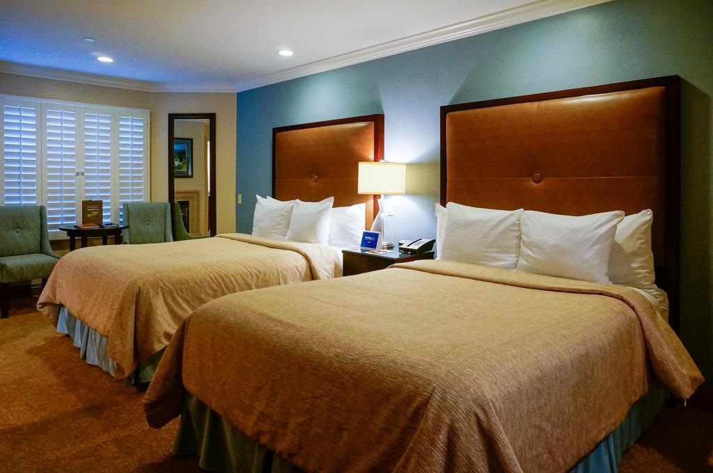 Blue Dolphin Inn Камбрія Номер фото